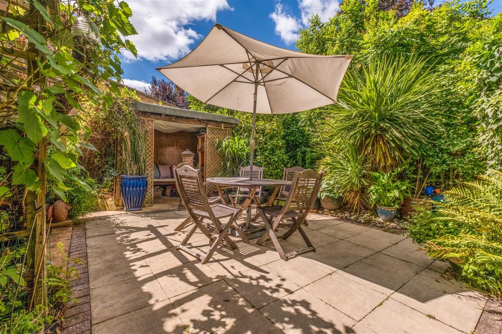 Property photo 2 of 31 5 Badger Copse-21.Jpg