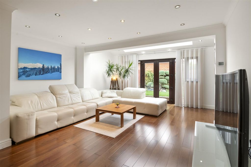 Property photo 2 of 20