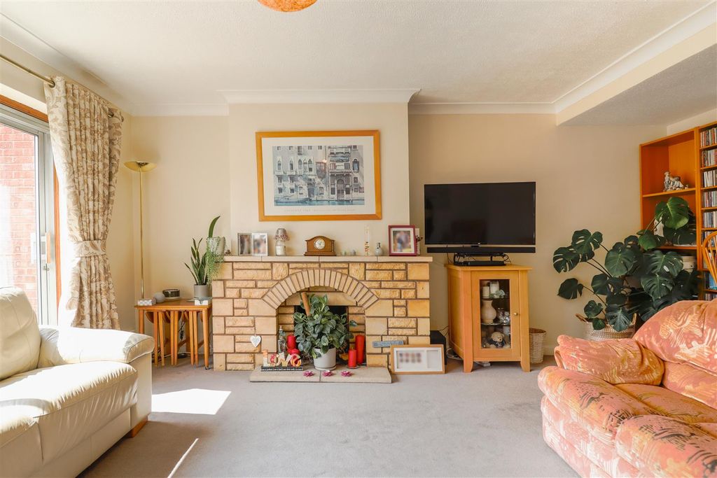 Property photo 2 of 20