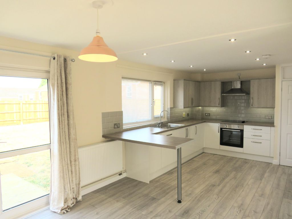 Property photo 3 of 14 Kitchen