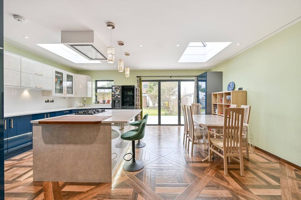 Property photo 2 of 14