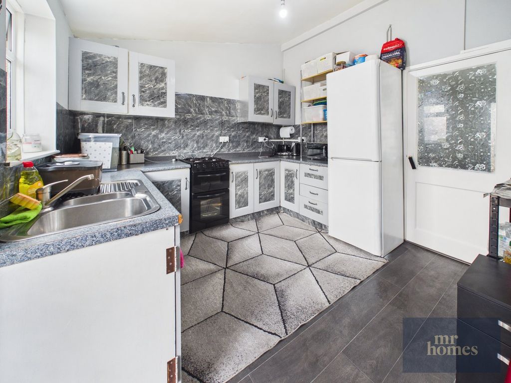 Property photo 3 of 32