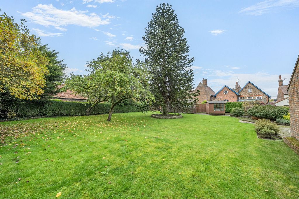 Property photo 3 of 28