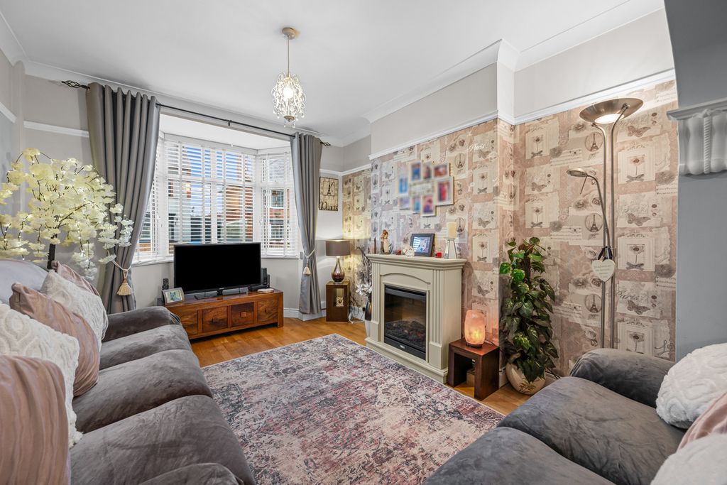 Property photo 2 of 35