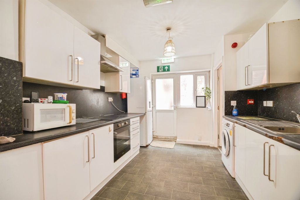 Property photo 2 of 21