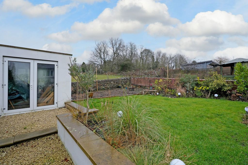 Property photo 3 of 25