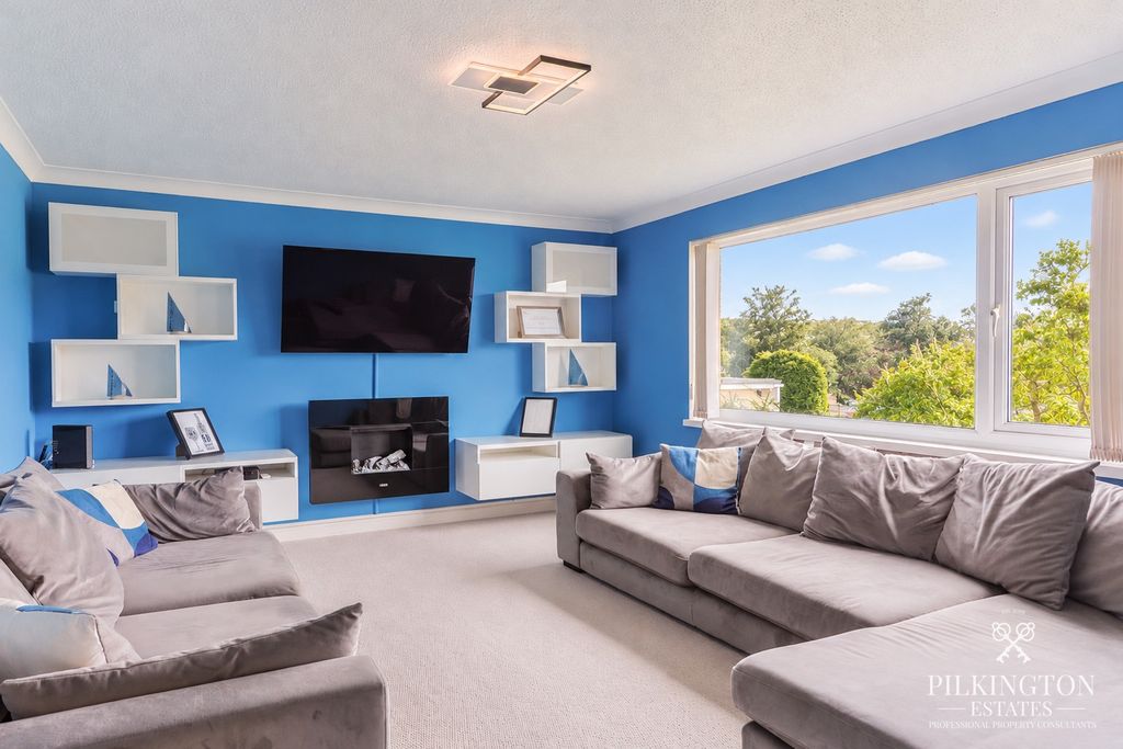 Property photo 2 of 15 5718053