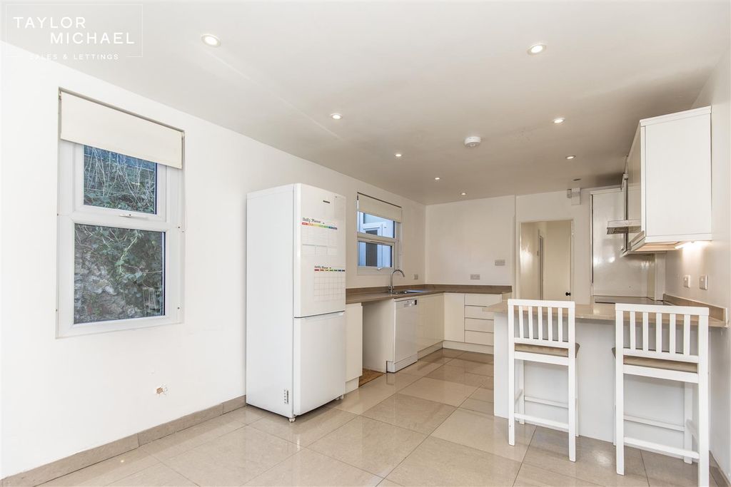 Property photo 2 of 17 Kitchen