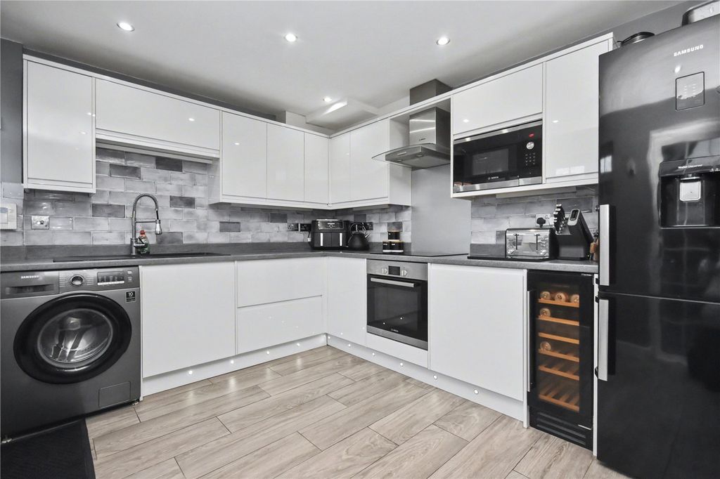 Property photo 3 of 13 Picture No. 19