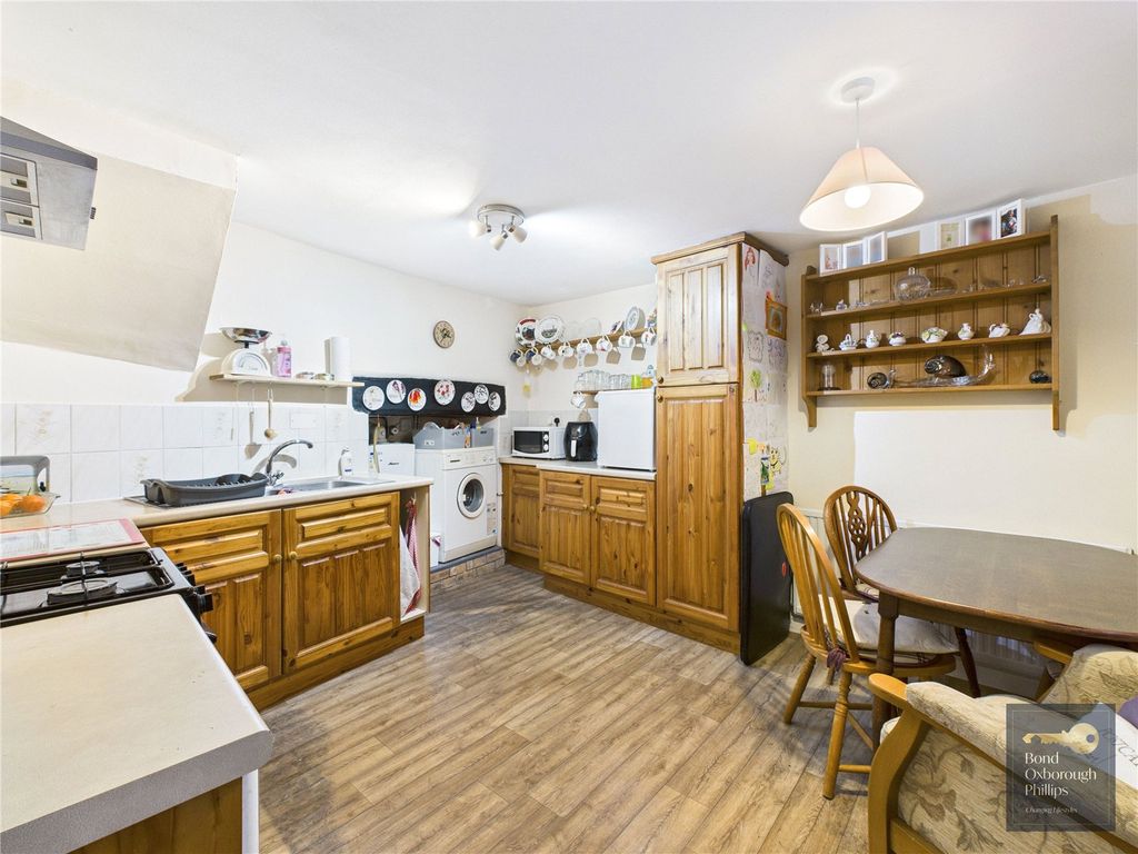 Property photo 2 of 10 Picture No. 05