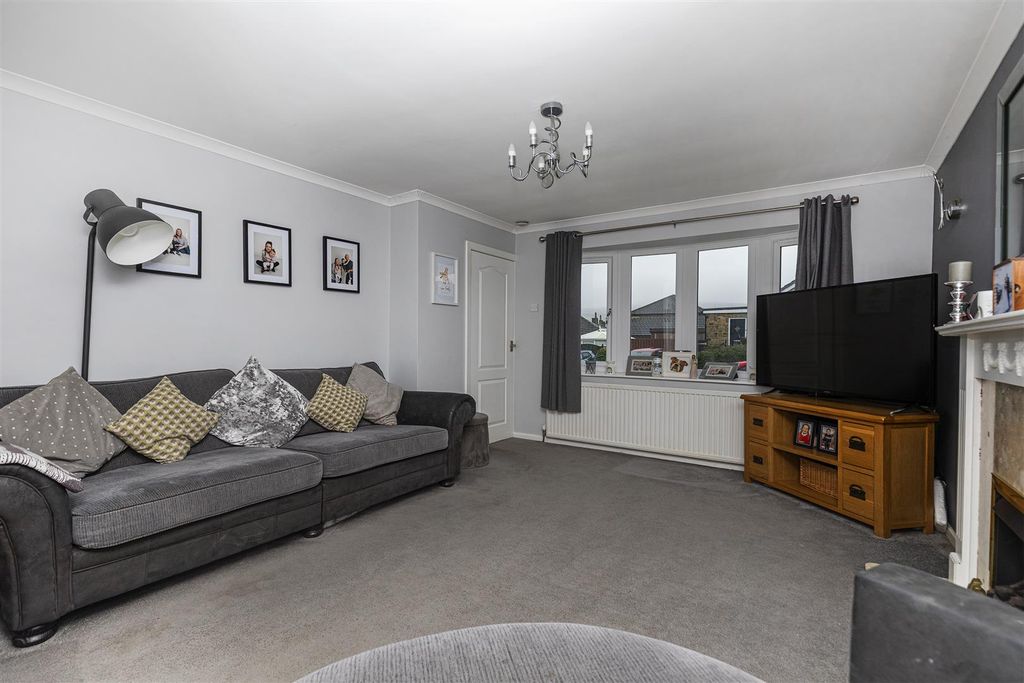 Property photo 3 of 34 Living/Dining Room