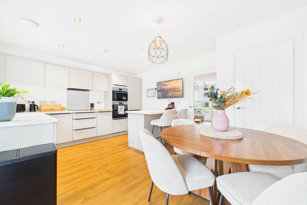 Property photo 3 of 31