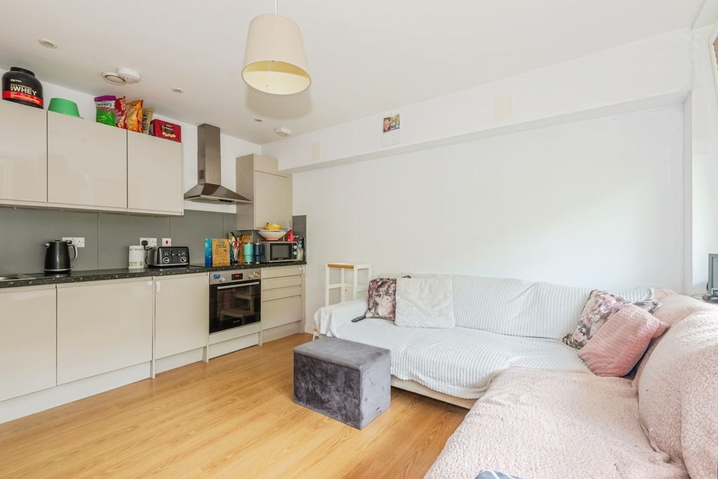 Property photo 3 of 9 Picture No. 23