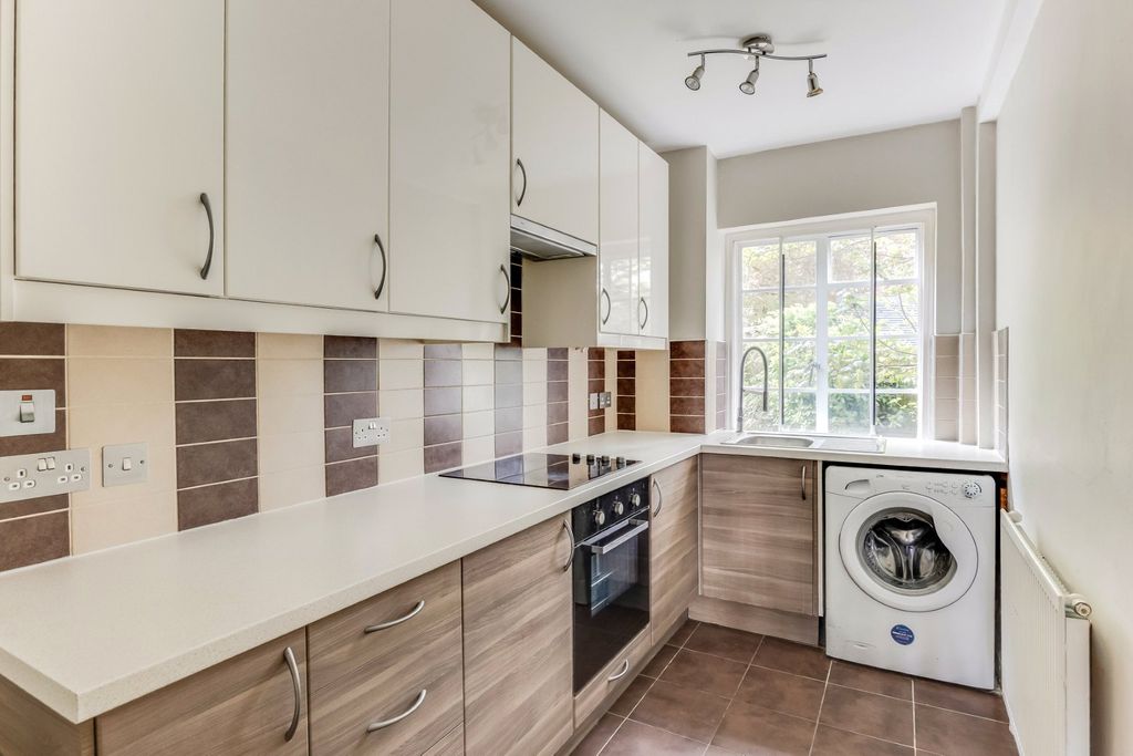 Property photo 2 of 8 Picture No. 16