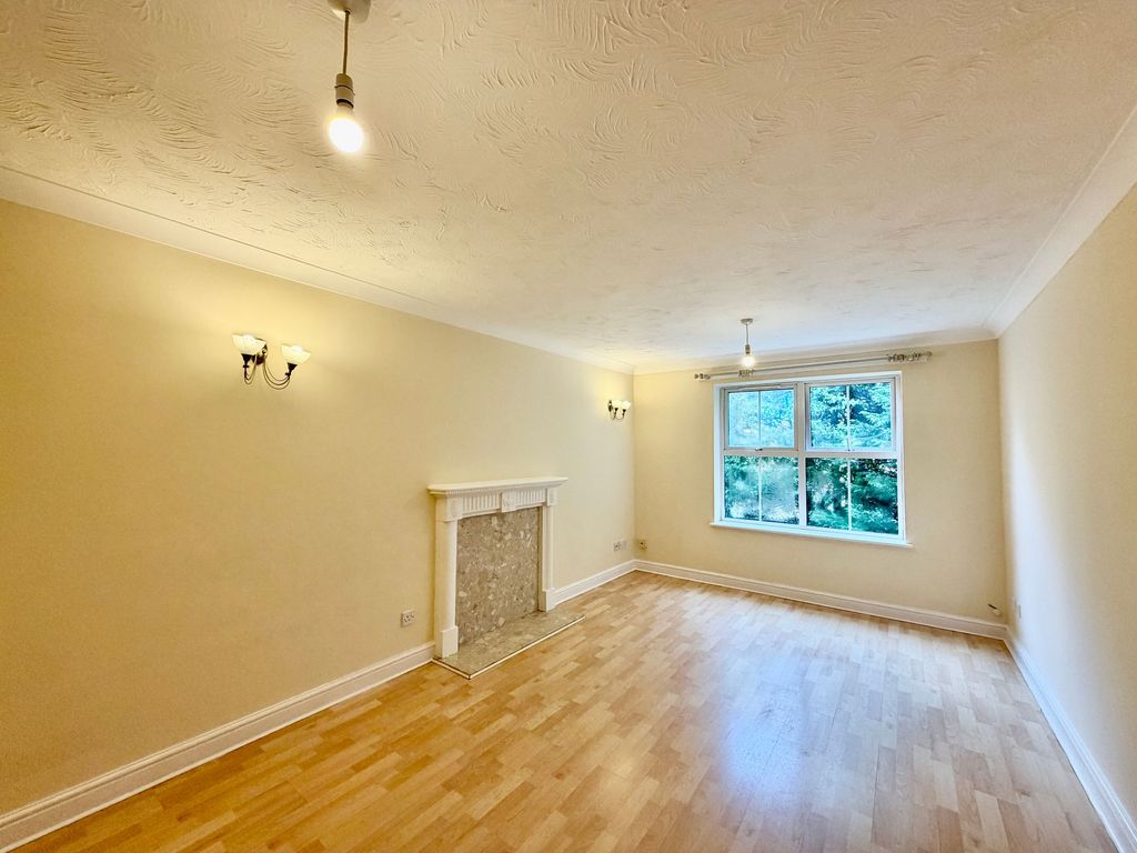 Property photo 3 of 7 Living Room