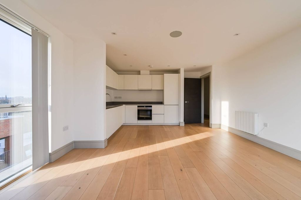 Property photo 1 of 24