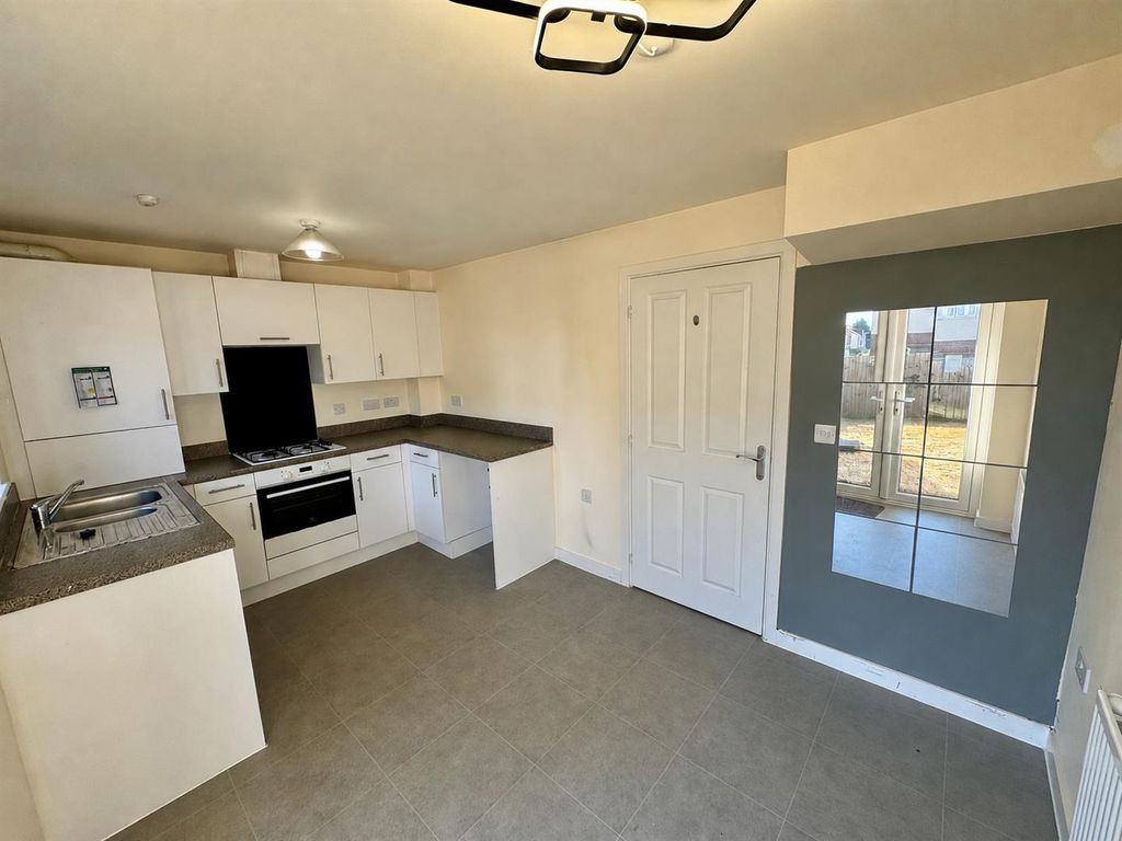 Property photo 2 of 22 Kitchen Diner (1/5)
