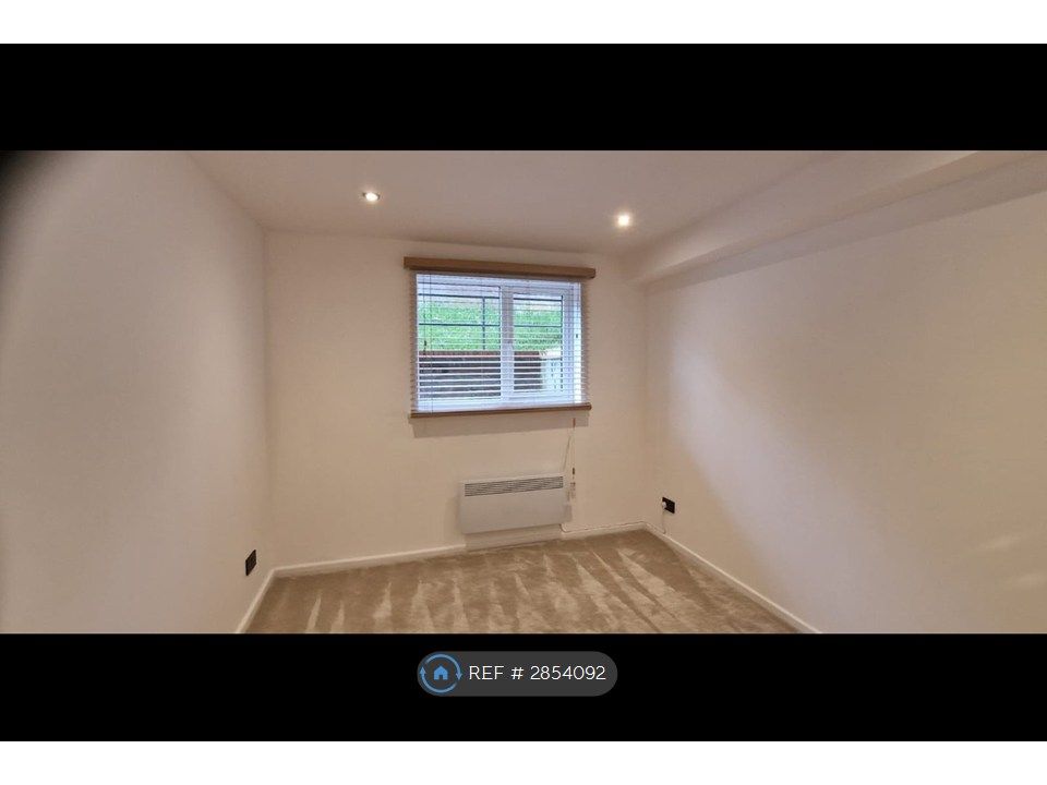 Property photo 3 of 8 Double Bedroom