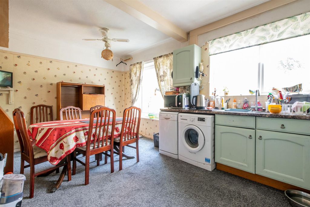 Property photo 3 of 19 Kitchen/Diner