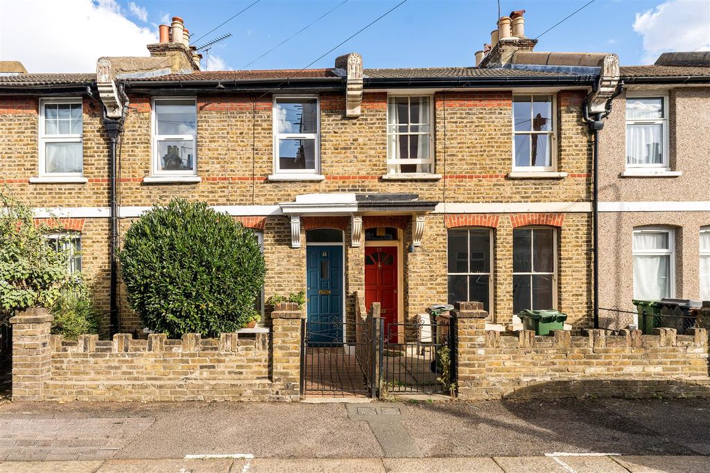 Property photo 1 of 34 Hervey Park Road, E17