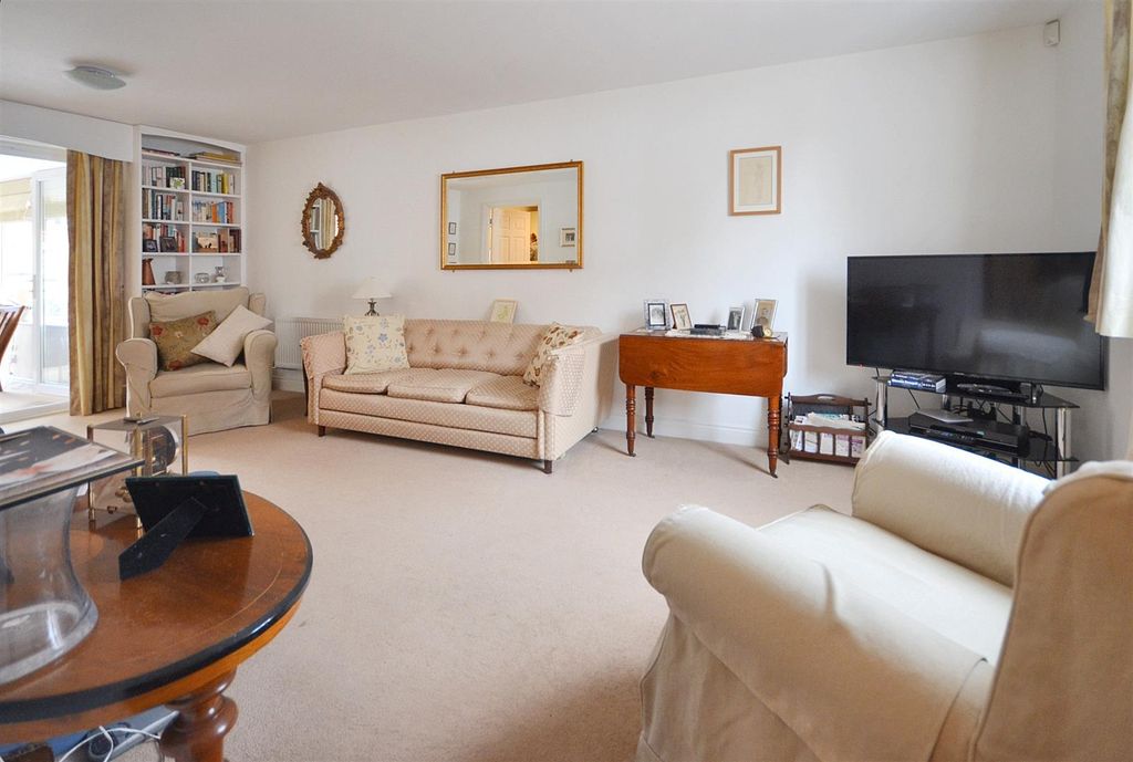 Property photo 3 of 9 Sitting Room