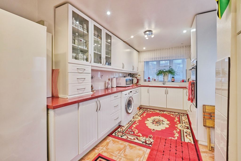 Property photo 3 of 13 Kitchen