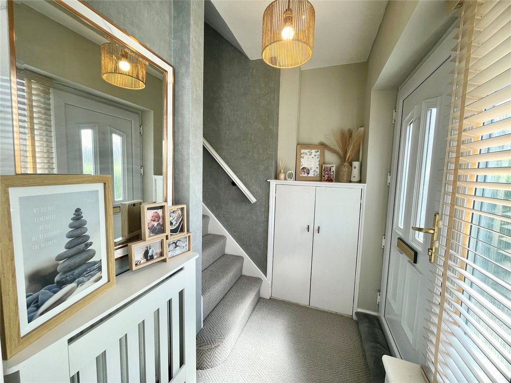 Property photo 2 of 18 Hallway