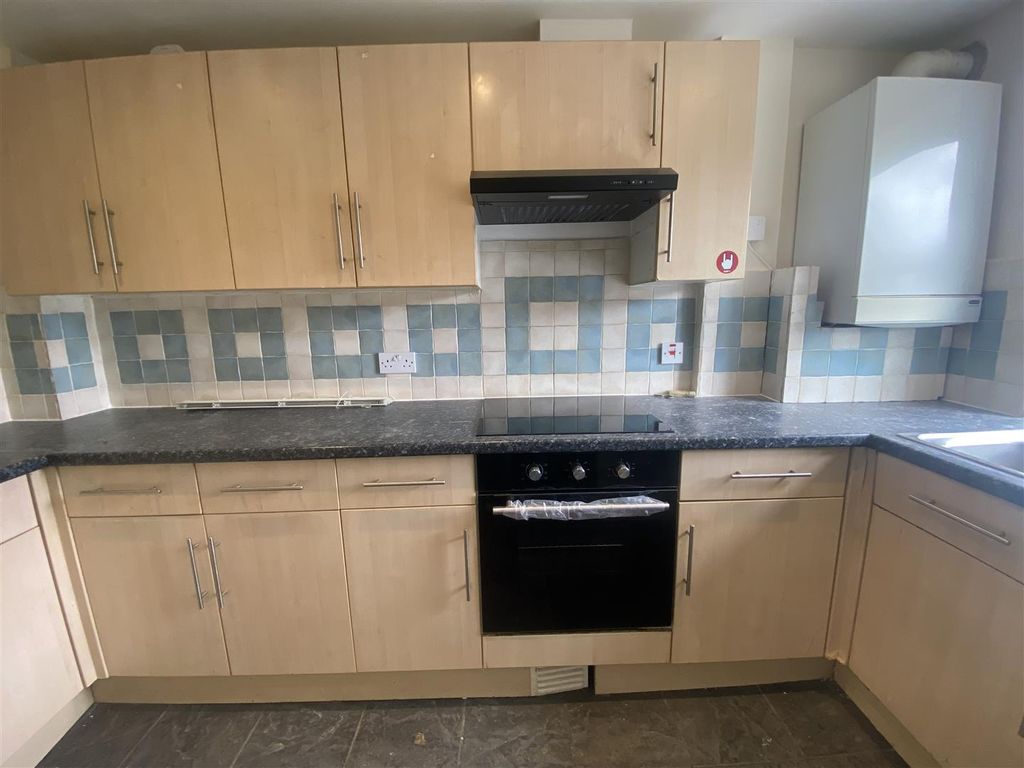 Property photo 2 of 10 Kitchen