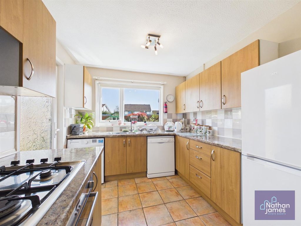 Property photo 2 of 19 Kitchen