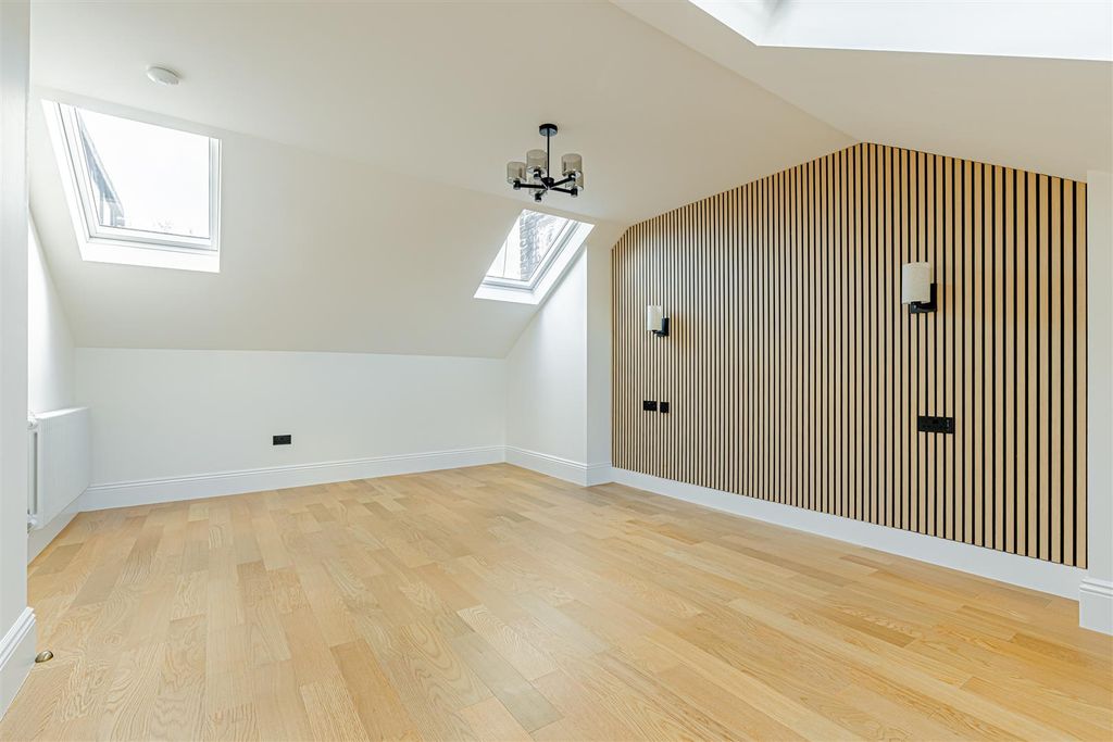 Property photo 2 of 19 5 Lordship Park (12).Jpg