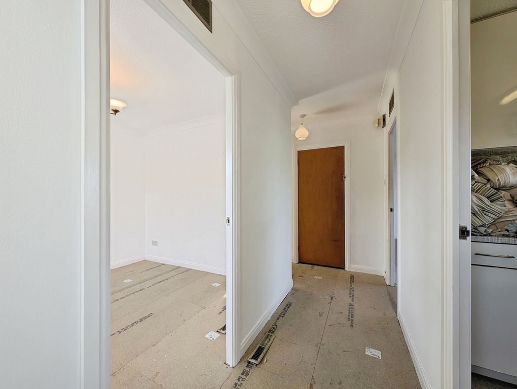 Property photo 2 of 17 Photo