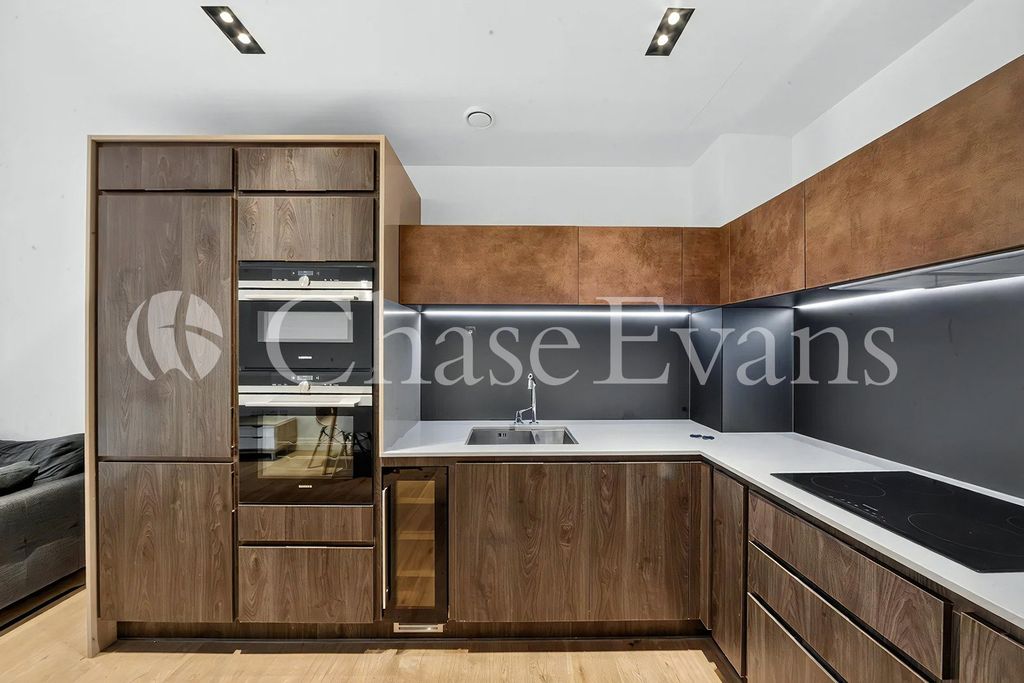 Property photo 2 of 11 Kitchen