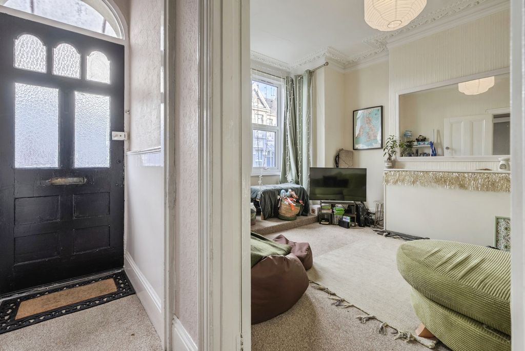 Property photo 3 of 18 Pbox-Img.Jpg