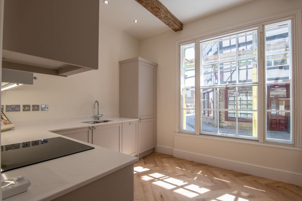 Property photo 3 of 24 009