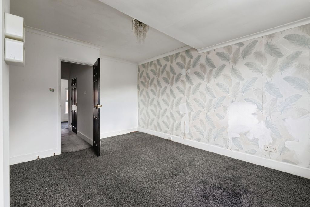 Property photo 3 of 19 Pbox-Img.Jpg
