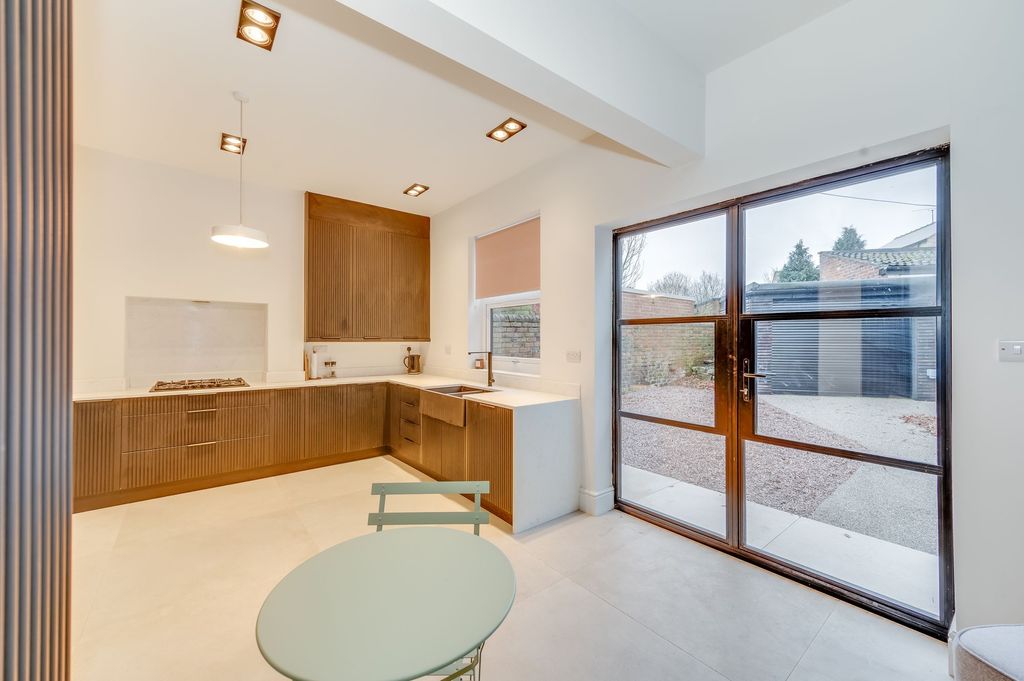 Property photo 3 of 35