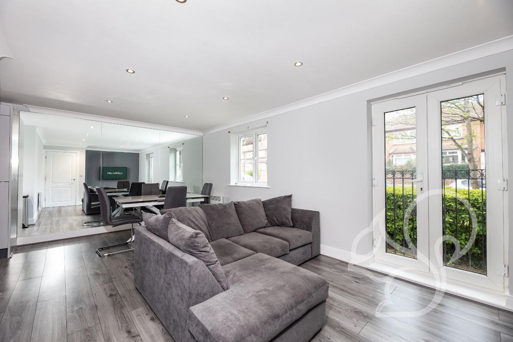 Property photo 2 of 14 Lounge