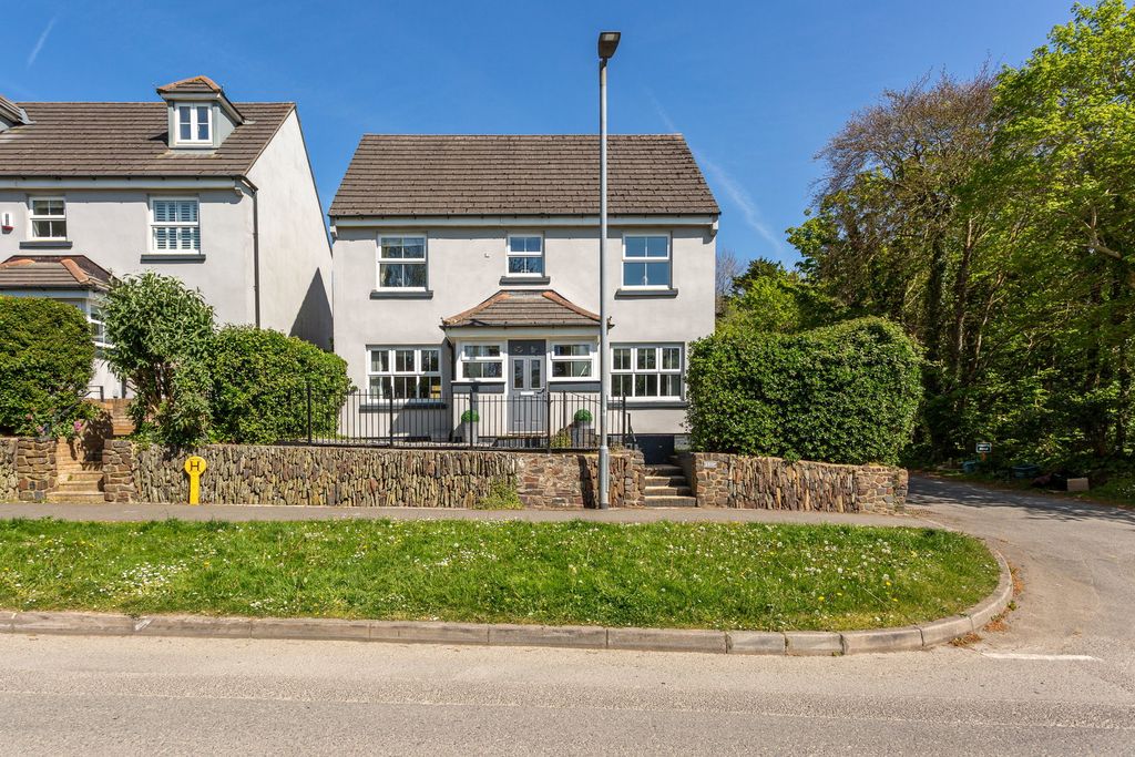 Property photo 2 of 43