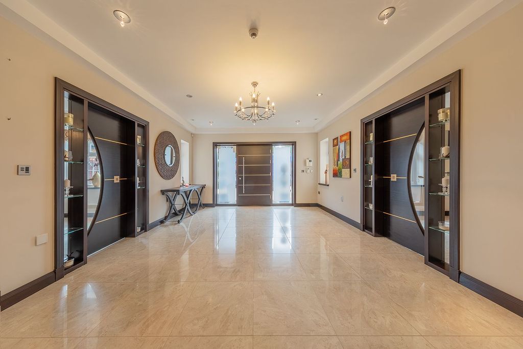 Property photo 3 of 28