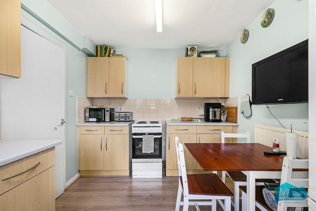 Additional image 2 of 2 bed flat to rentBittacy Court, Frith Lane, London NW7