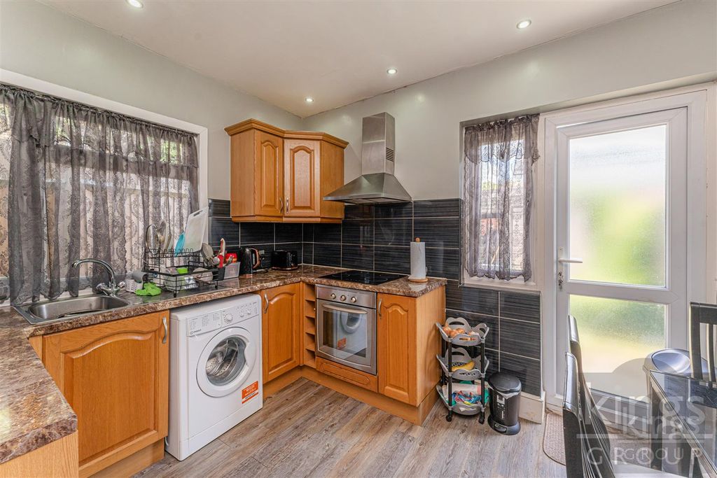 Property photo 3 of 16 Kitchen