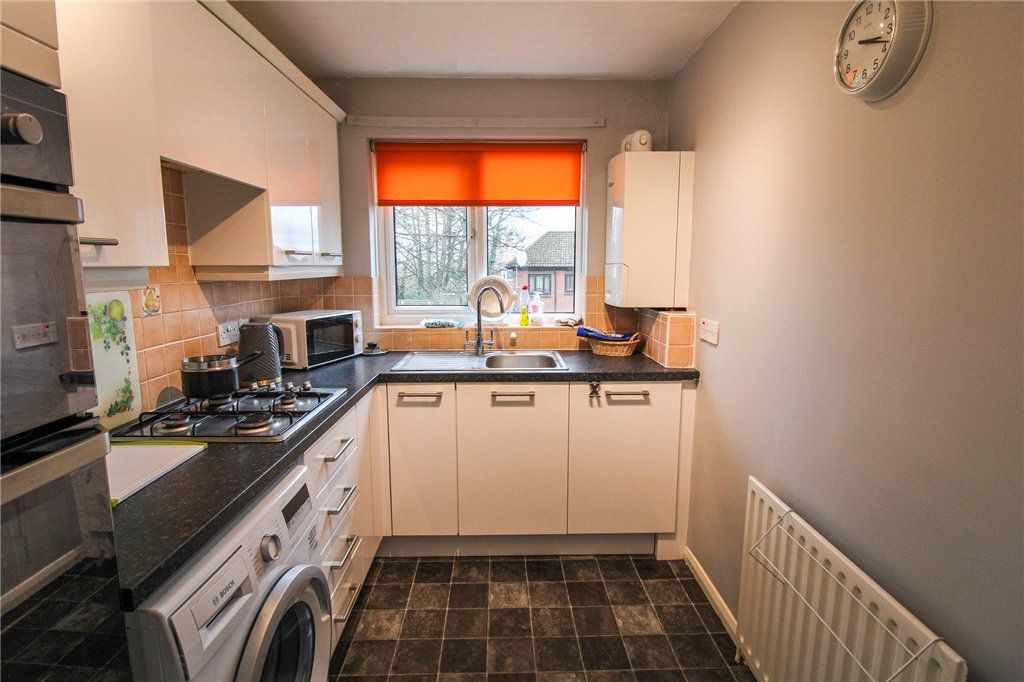 Property photo 3 of 11 Kitchen