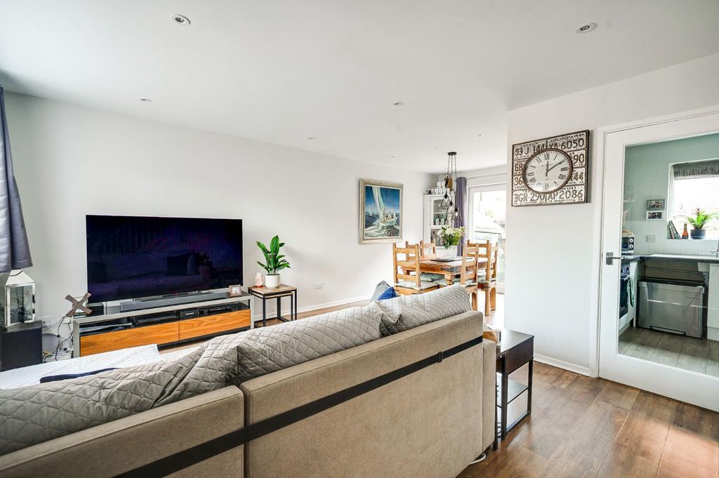 Property photo 2 of 21