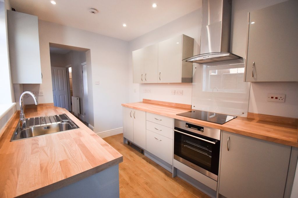 Property photo 2 of 16 Kitchen