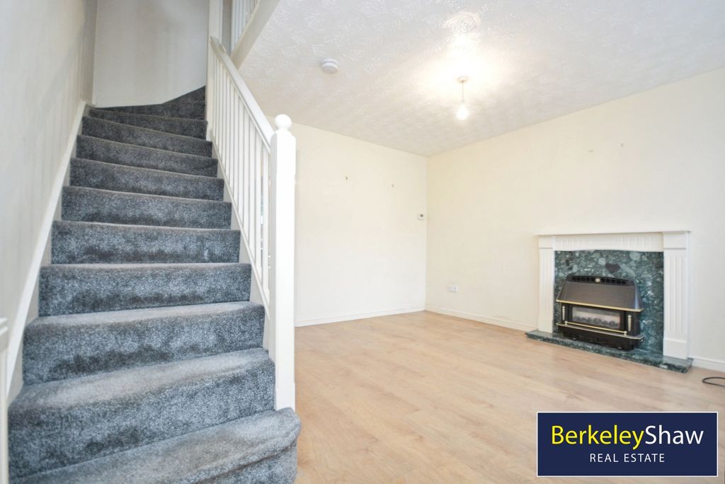 Property photo 1 of 13 Living Room