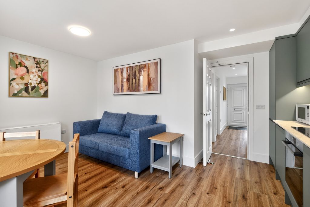 Property photo 3 of 20 Reception/Kitchen