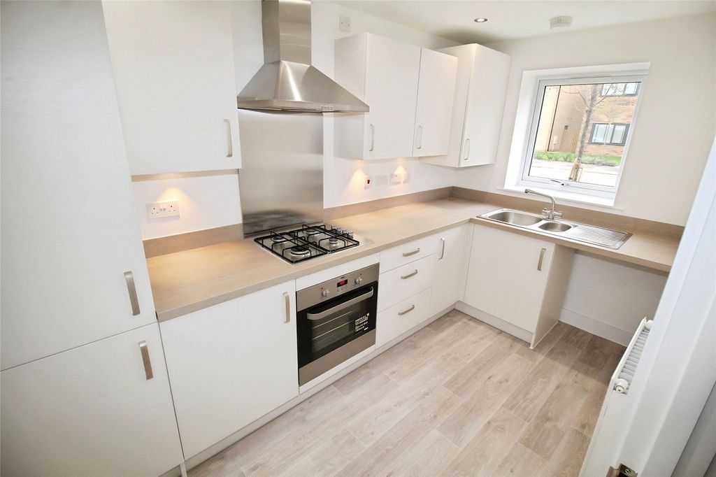 Property photo 2 of 10 Kitchen