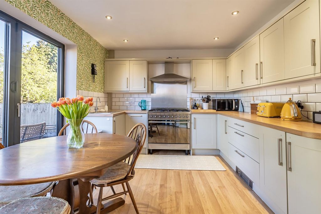 Property photo 2 of 20 Kitchen