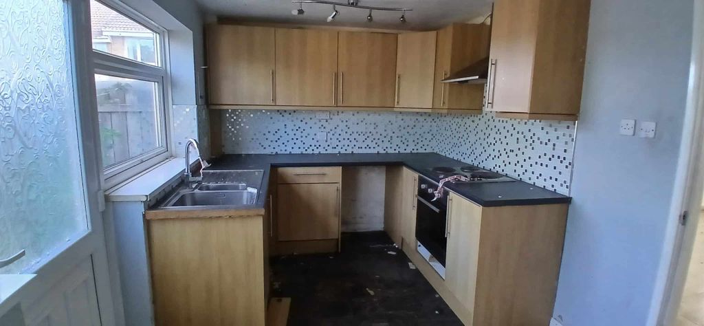 Property photo 2 of 13 (1)