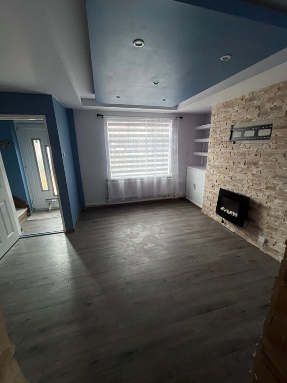 Property photo 2 of 7 Living Room
